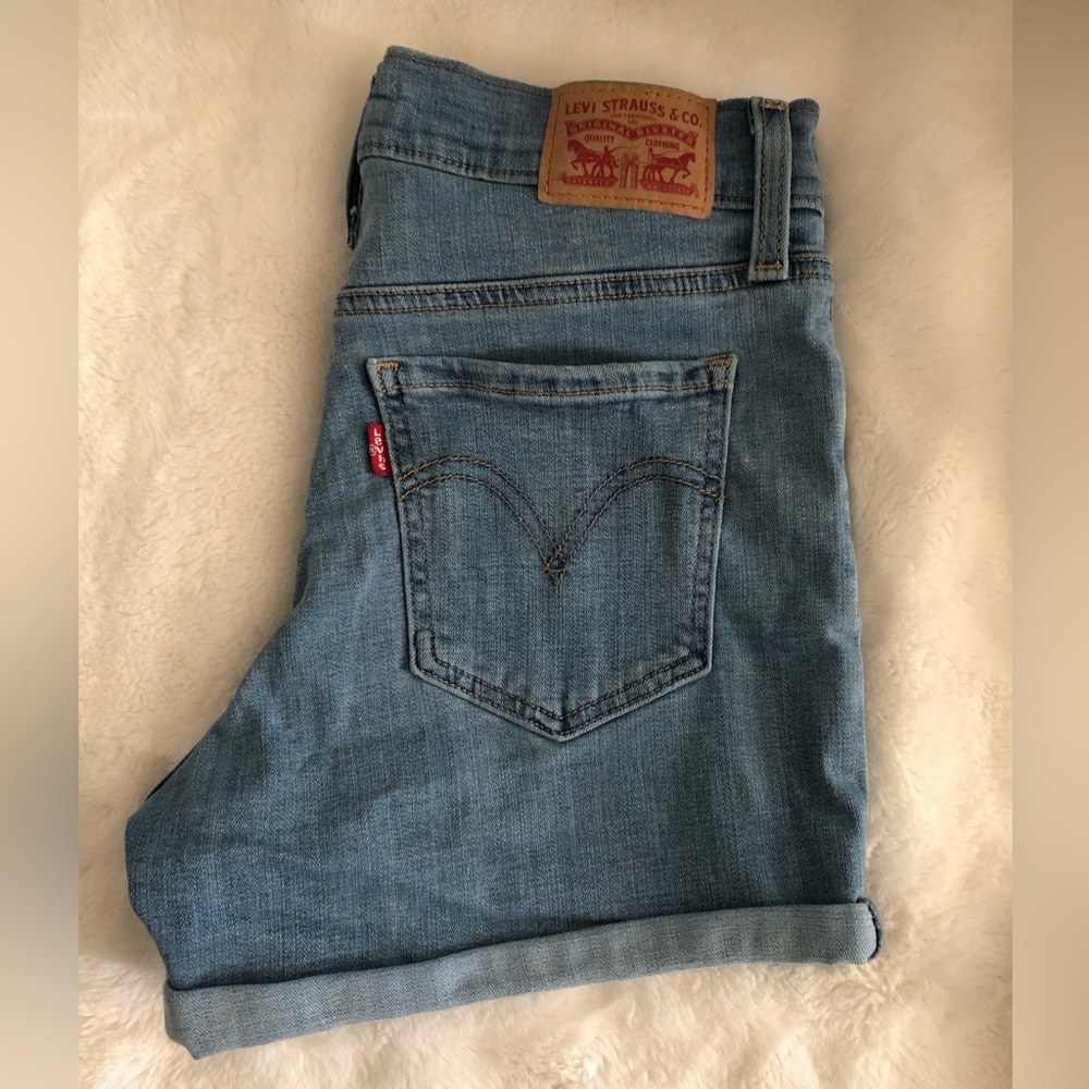 Levi’s shorts, size 27